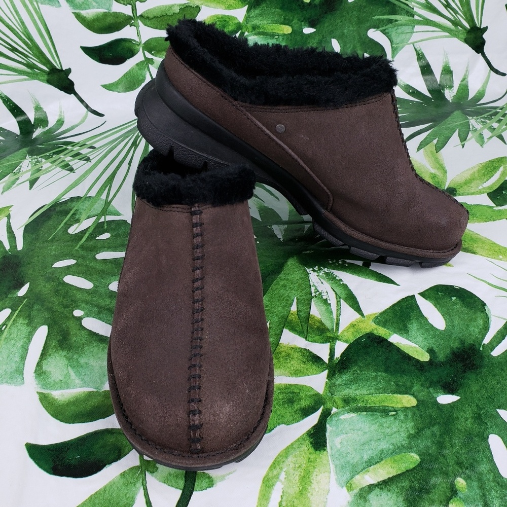 221 Columbia Cortina suede slip on mules slipp…